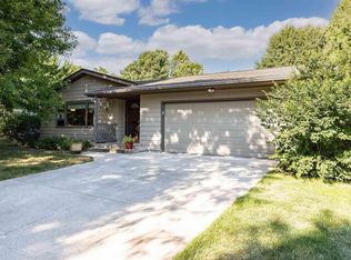 123 Montrose Ave, Iowa City, IA 52245