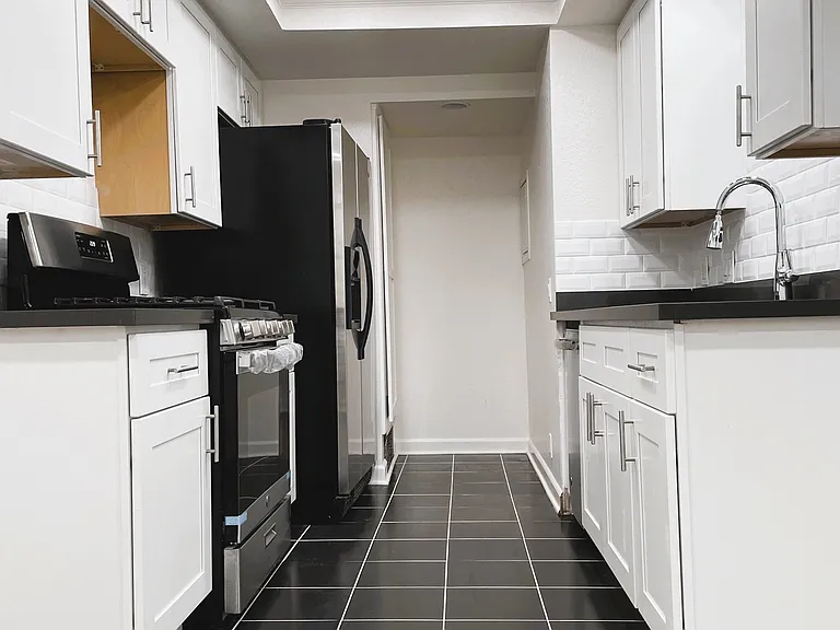 515 S Hobart Blvd #9 — Photo 2