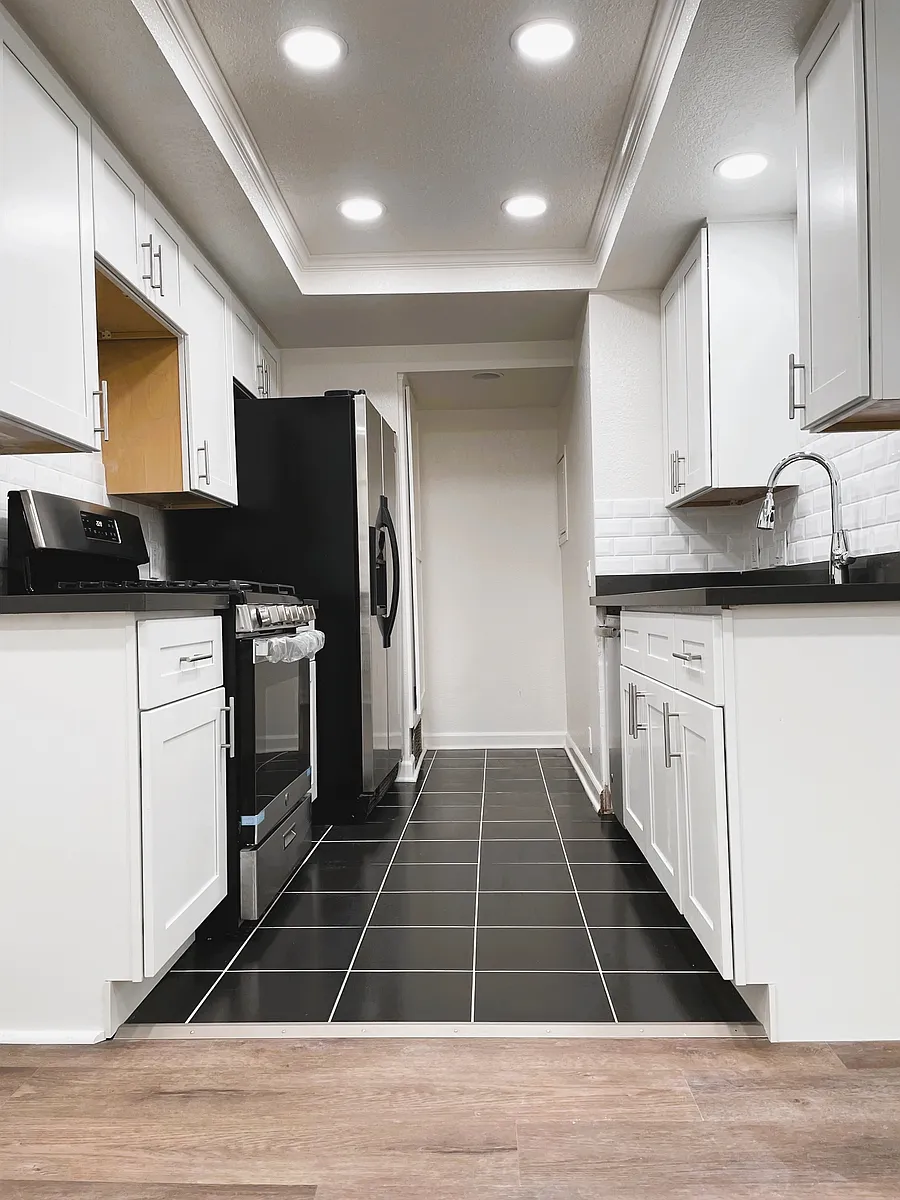 Building Photo - 515 S Hobart Blvd #9