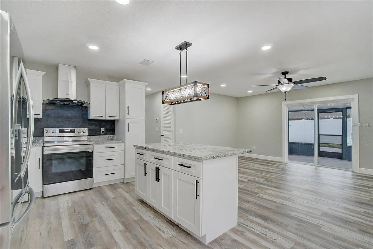 3 bed, 2.0 bath, 1652 sqft, $2,700 — Photo 3