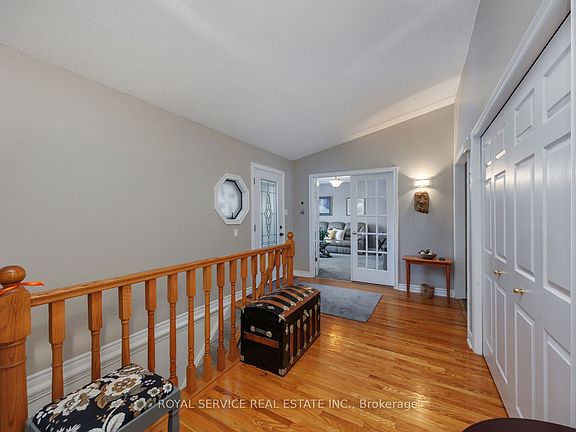3rd image of 37 Russell Hill Rd