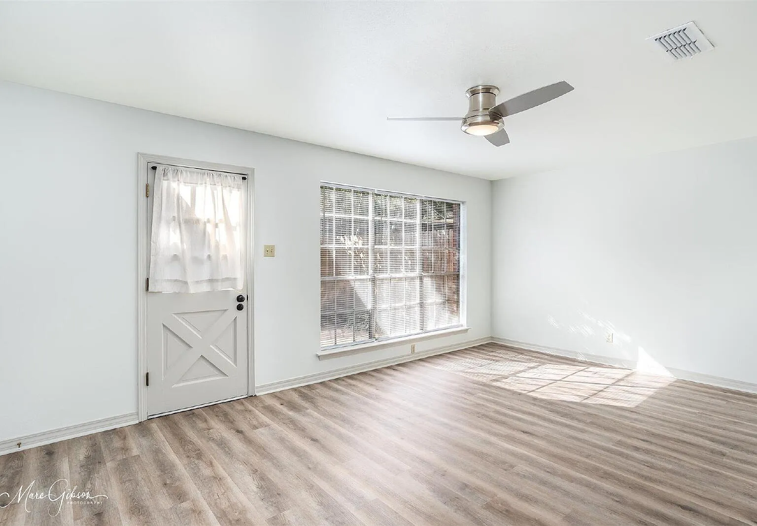 2 bed, 2.0 bath, 1376 sqft, $1,300 — Photo 2