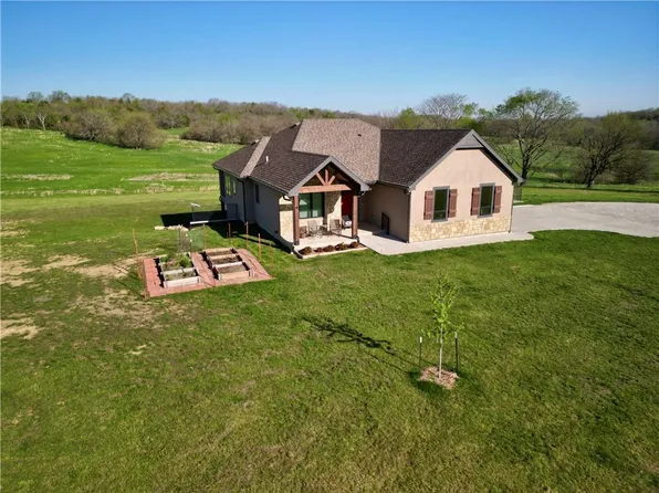 22777 219th St, Leavenworth, KS 66048