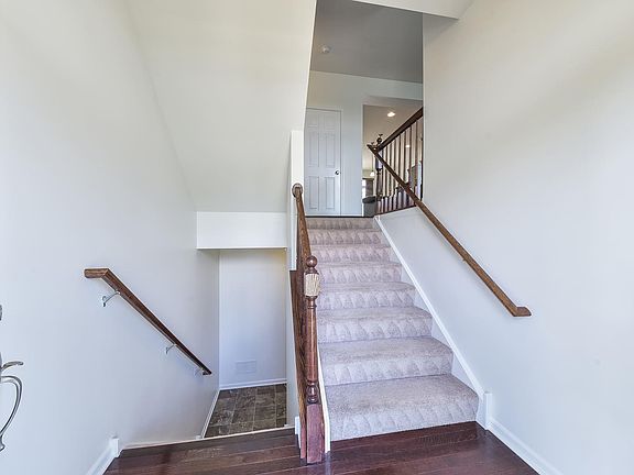 2nd image of 2511 Dunraven Ave