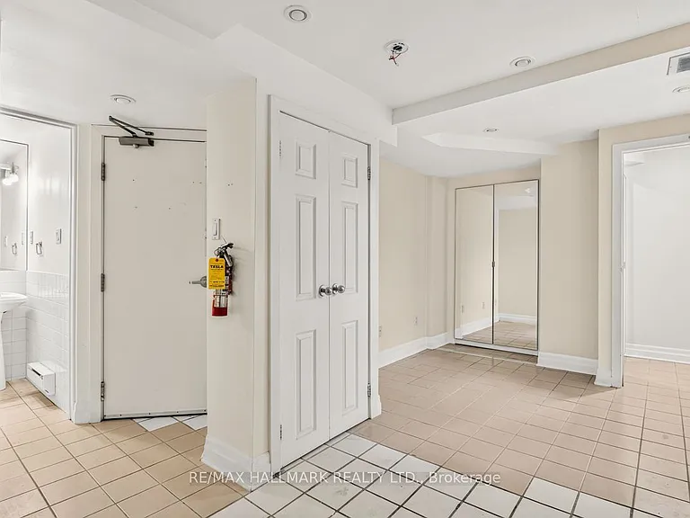 483 Parkside Dr #LOWER — Photo 10