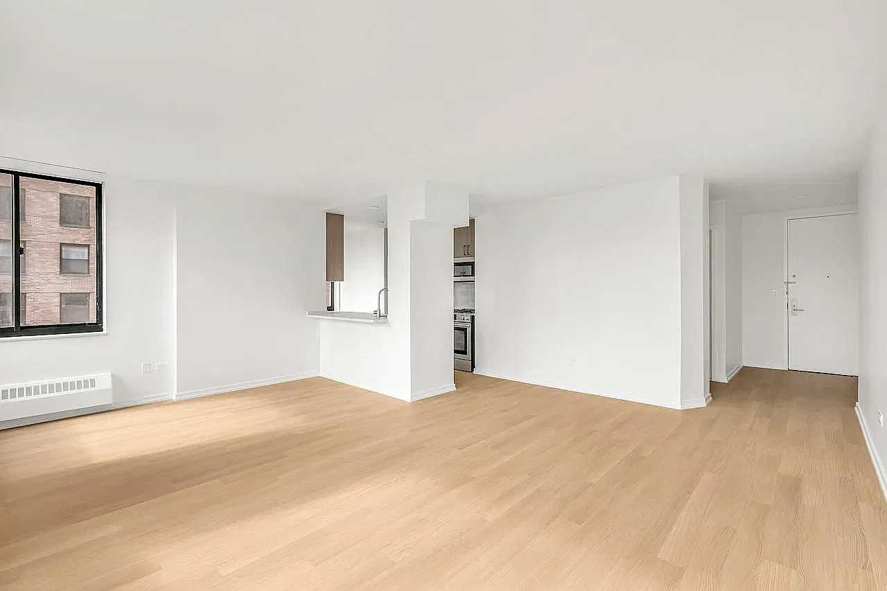 200 West 60th Street — Photo 4
