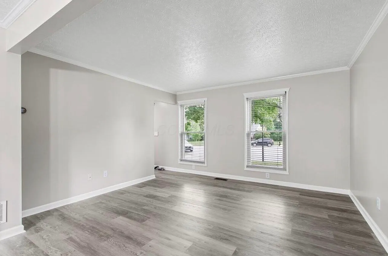 3 bed, 1296 sqft, $2,495 — Photo 4