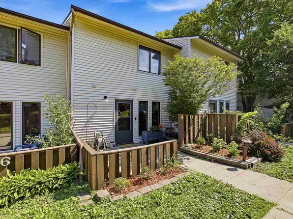 410 Hawaii Ct, Iowa City, IA 52246