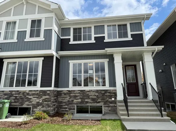 326 W Sundown Rd, Cochrane, AB T4C 2T2