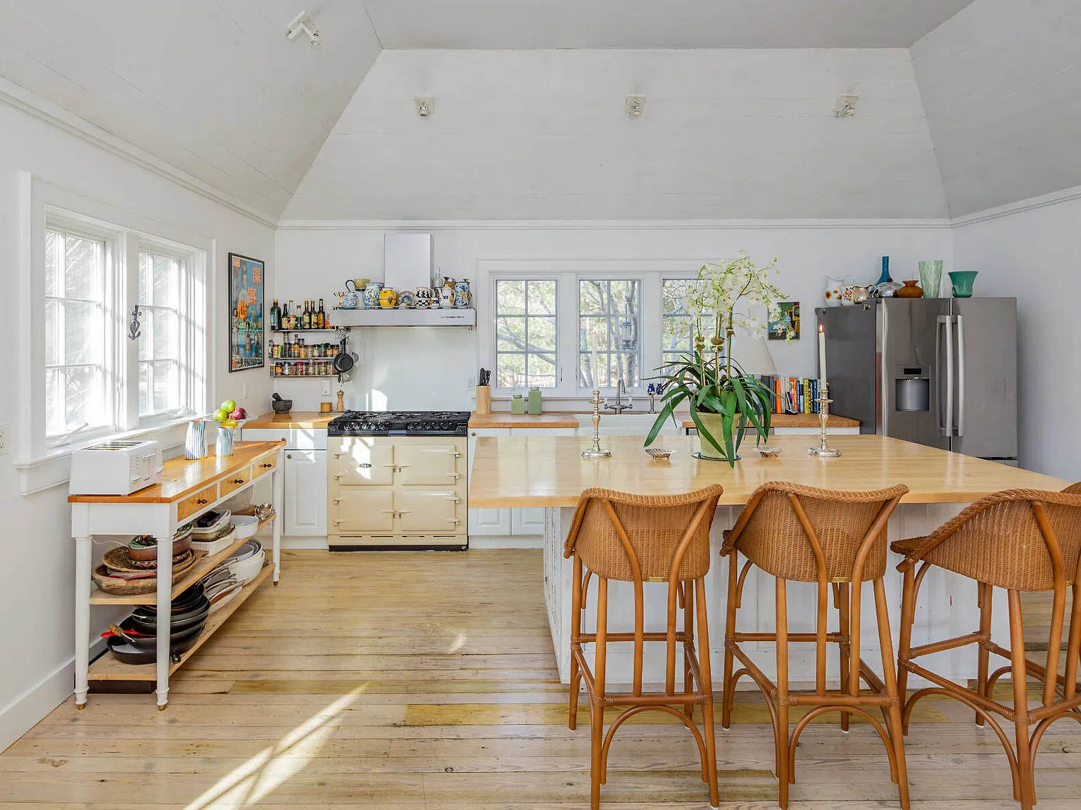 Farmhouse Compound with Bonus Barn + Style in Springs — Photo 4