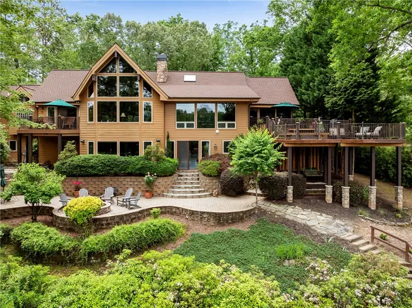 673 Lake Breeze Ln, Salem, SC 29676