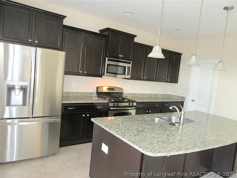 512 Rossendale Dr — Photo 11