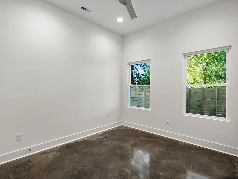 2714 Batavia St — Photo 16