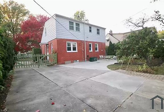 3rd image of 691 E 254th St