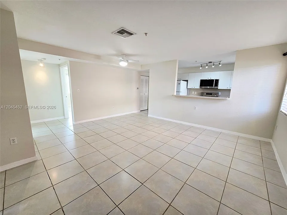 1627 NW 18th St #201