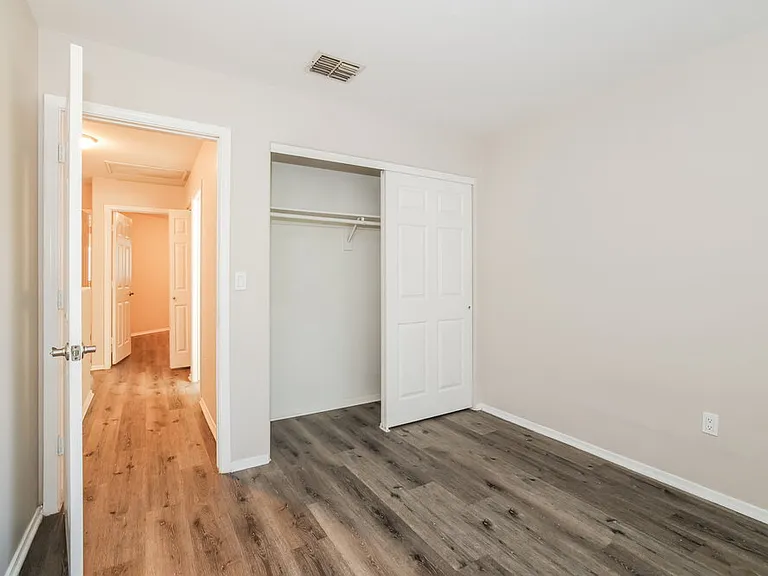 425 S Sunrise Dr — Photo 12
