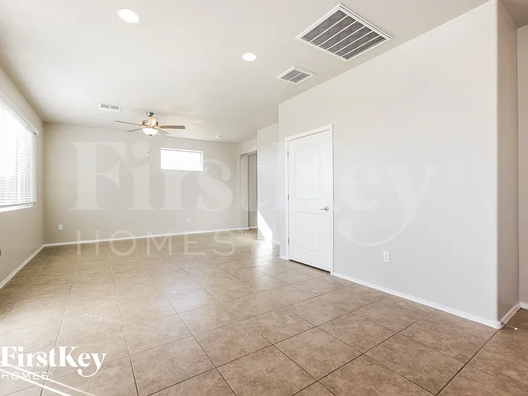 200 E Imperial Ct — Photo 4
