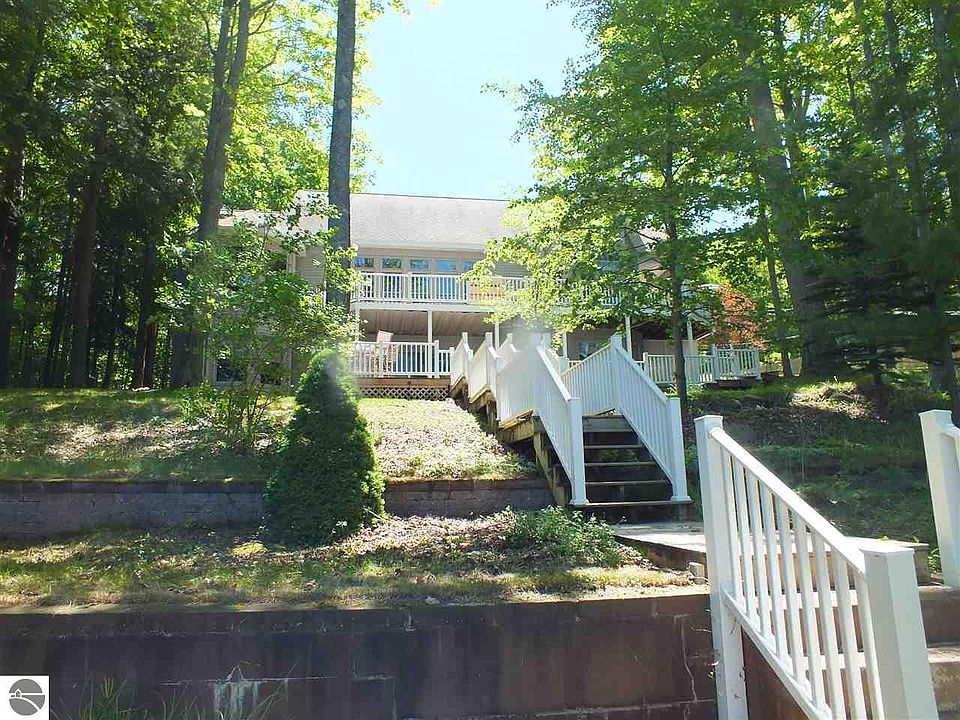 1st image of 19218 Wildwood Dr