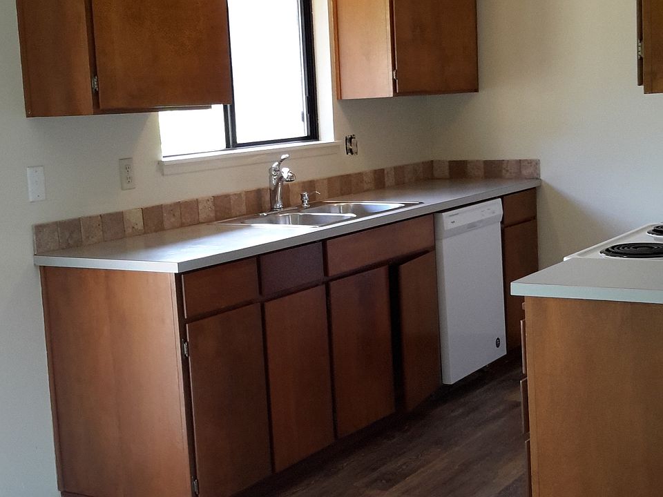 2nd image of 920 Pierce Ln NE #922
