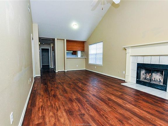 4th image of 2111 Hidden Hollow Cir #B