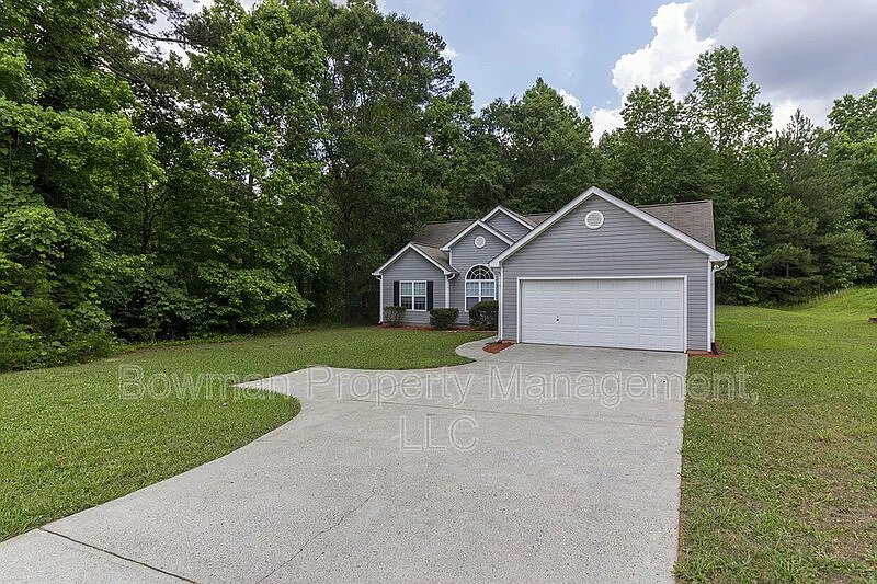 3 bed, 2.0 bath, 1386 sqft, $1,995 — Photo 2