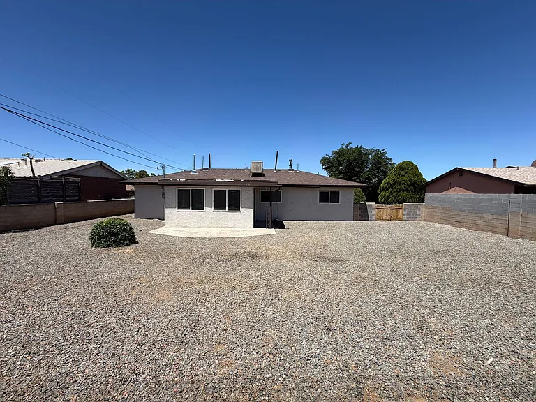 1512 Clancy Dr NE — Photo 22