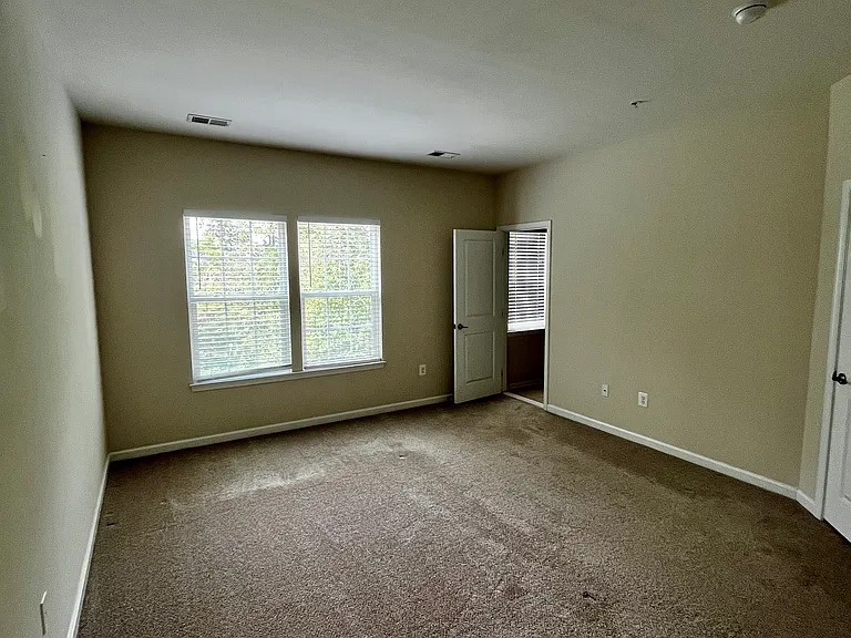 7676 Timbercross Ln — Photo 8