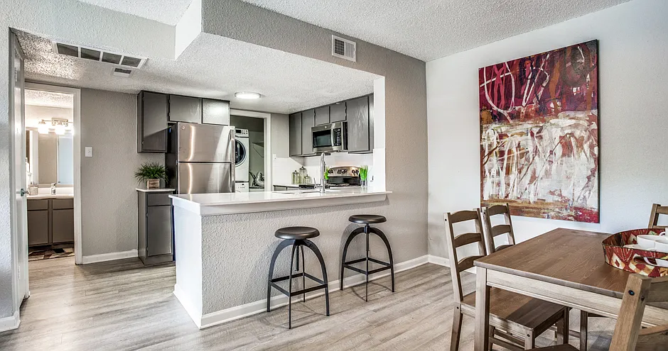 Preslee Apartments — Photo 1