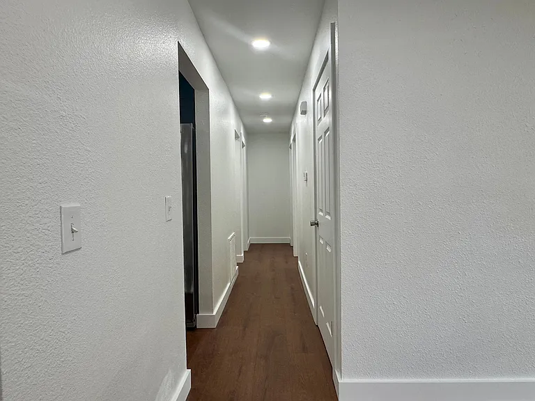 16 Ventura Blvd — Photo 5