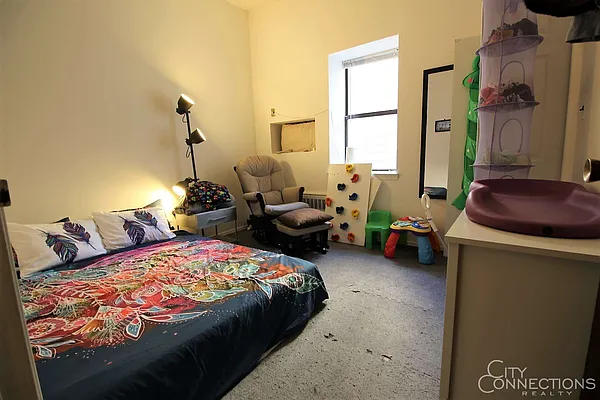 Rented by City Connections Realty | media 5