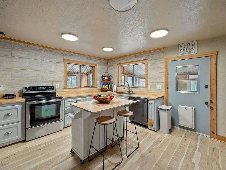 5066 Iris St — Photo 12