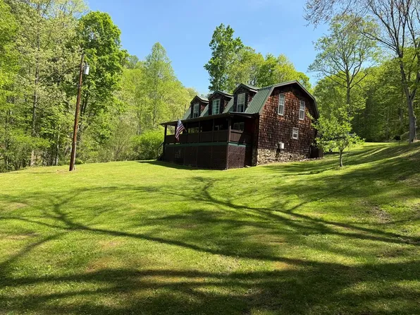 868 Mini Herb Store Rd, Hinton, WV 25951