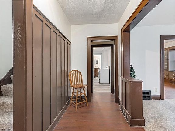 3rd image of 614 Lovers Ln