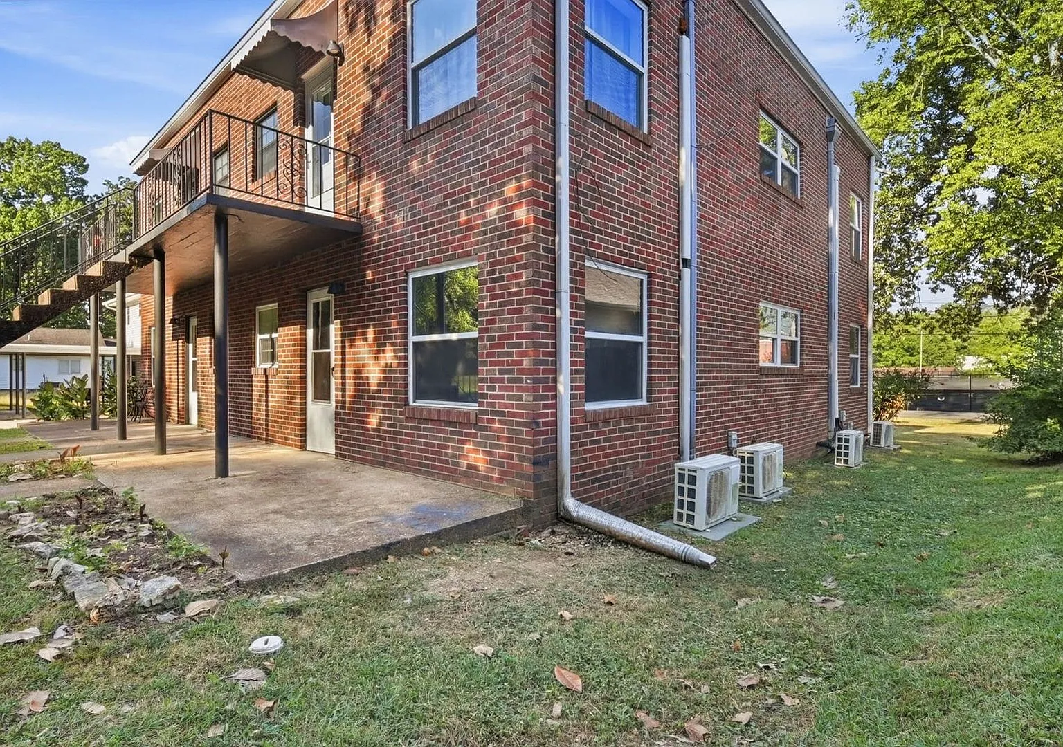 Desirable Red Bank 1 Bedroom — Photo 1