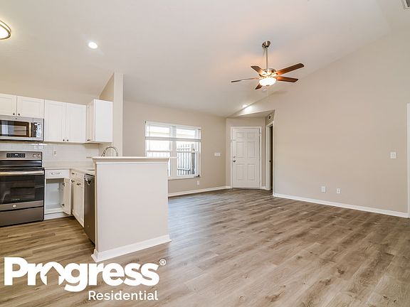 4th image of 7428 Oxford Garden Cir