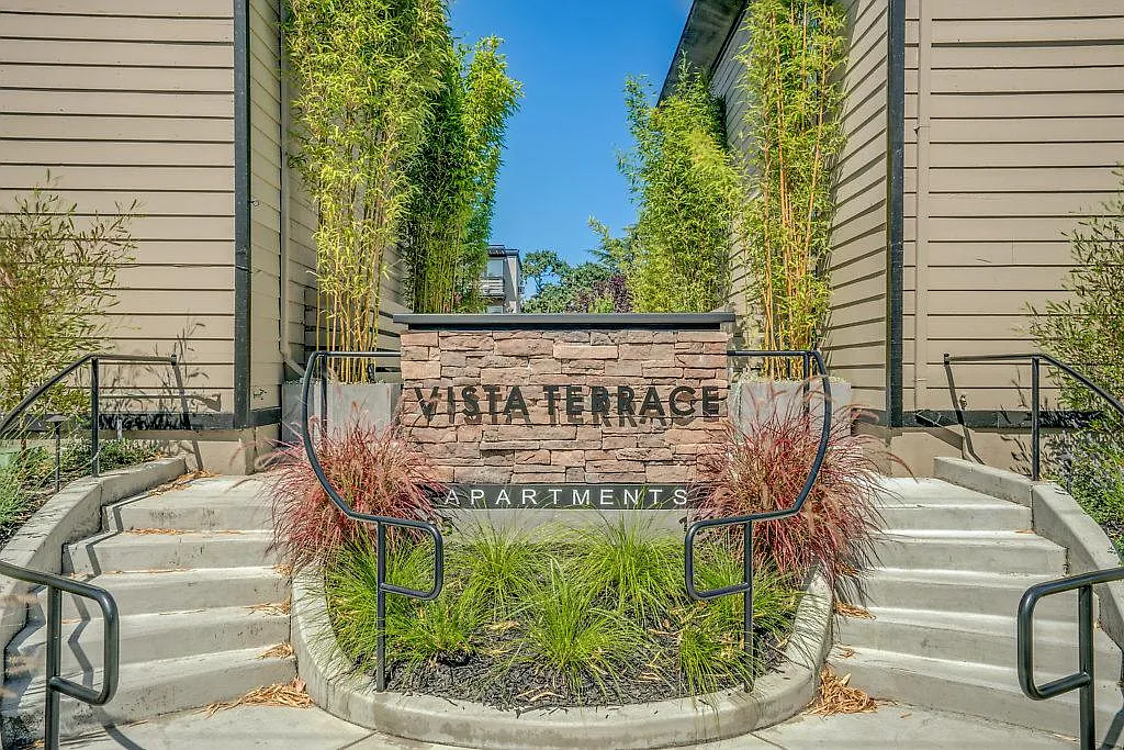 Vista Terrace — Photo 2