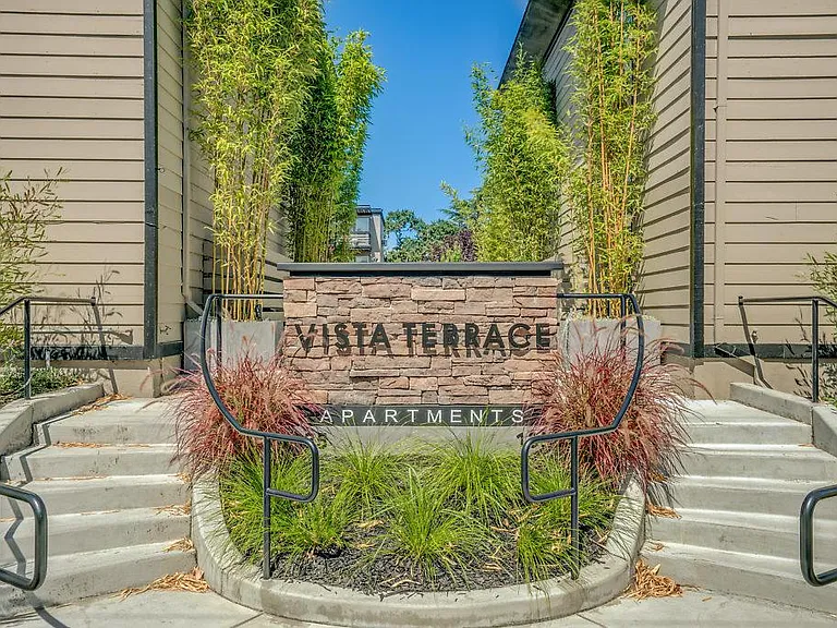 Vista Terrace — Photo 2