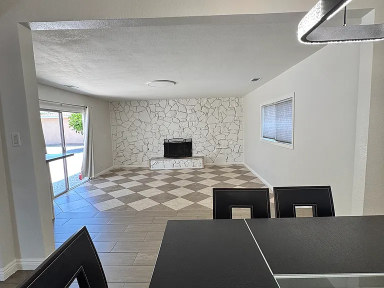 6752 Rostrata Ave — Photo 3