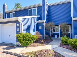 25 Rambling Meadow Ct, Eatontown, NJ 07724