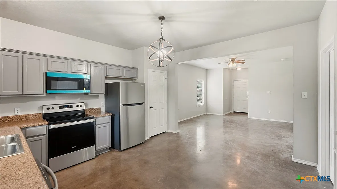 3 bed, 2.0 bath, 1100 sqft, $1,395 — Photo 3