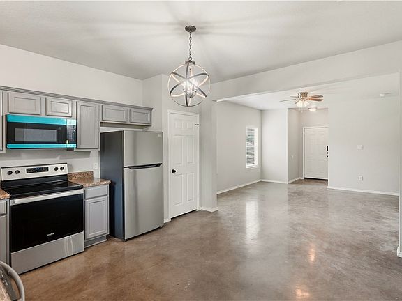 3rd image of 147 Rosedale Ave