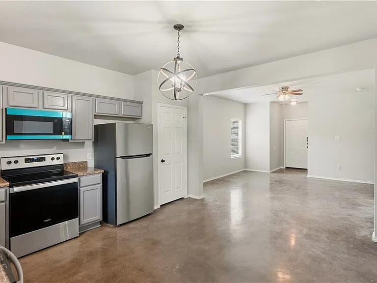 147 Rosedale Ave — Photo 3
