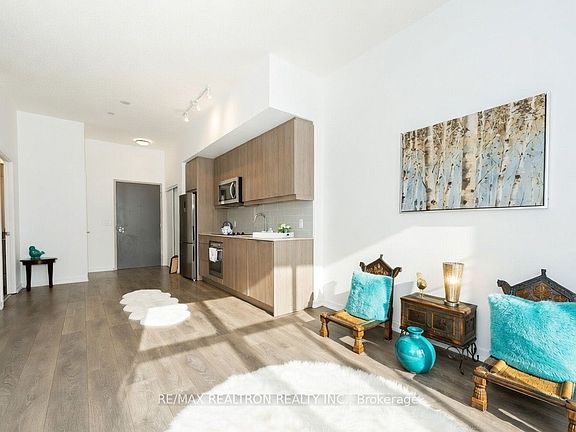 2nd image of 36 Manor Rd E #101