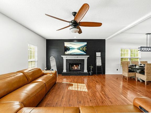 4th image of 176 Oak Leaf Dr