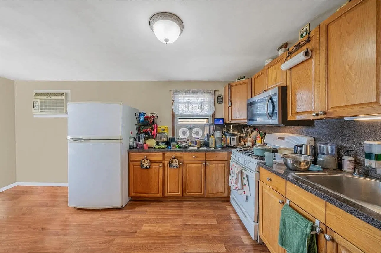 3 bed, $3,000 — Photo 2