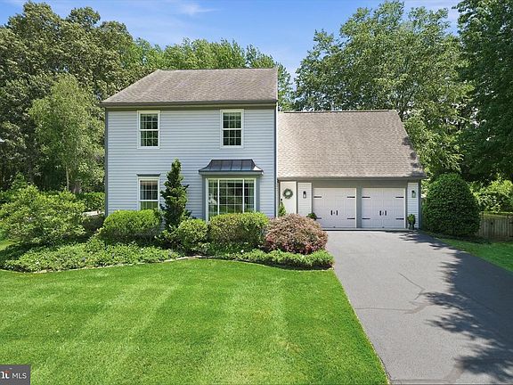 2nd image of 5 Linden Spring Ln