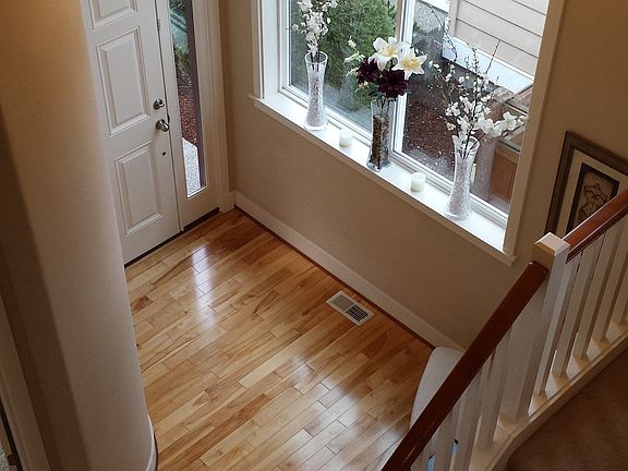 4th image of 2372 29th Ave NE