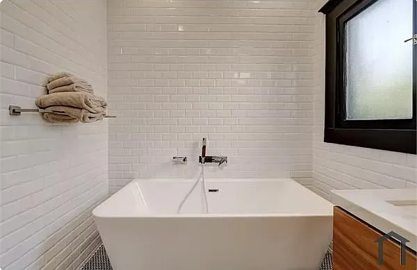 1548 W 48th St — Photo 12