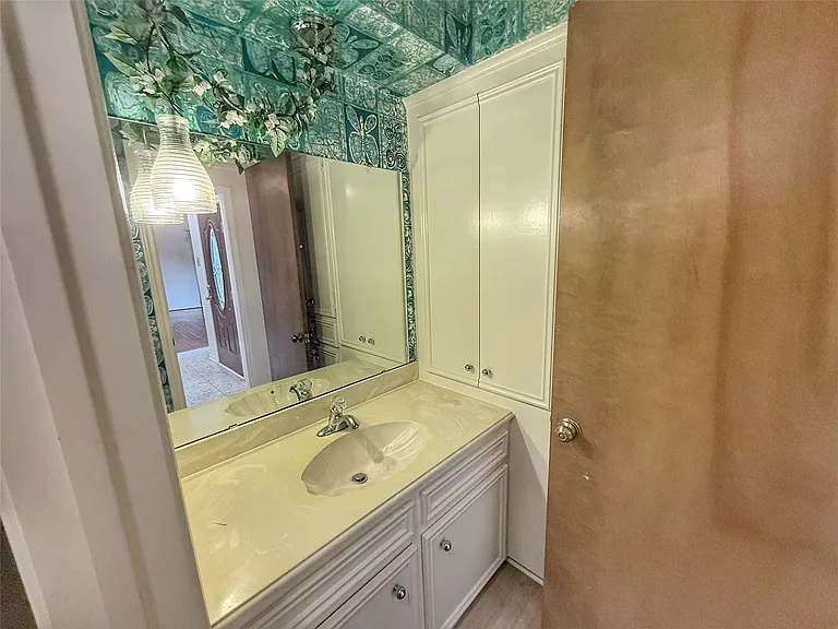 13103 Holston Hills Dr — Photo 20