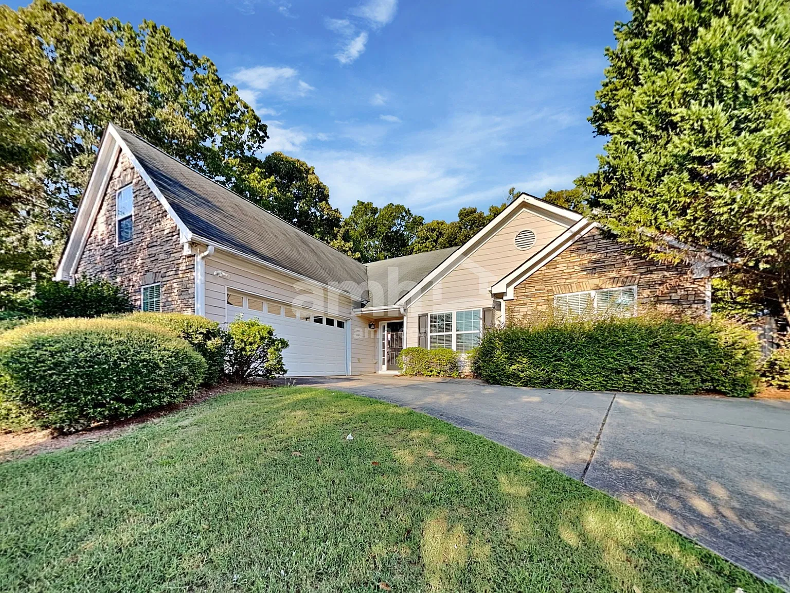 3 bed, 2.0 bath, 1375 sqft, $2,095 — Photo 1